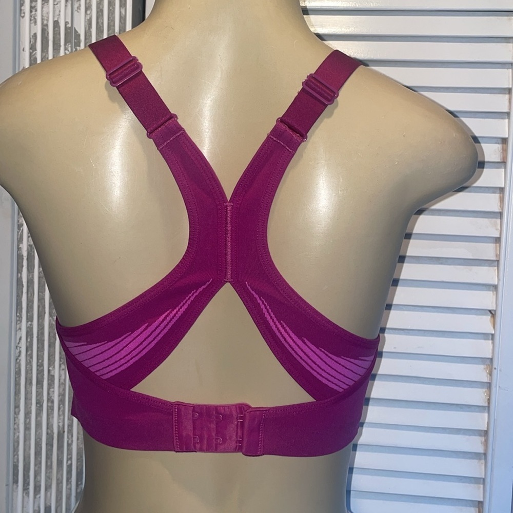 Victoria’s Secret On Point padded sports bra size 34 C - Picture 5 of 7